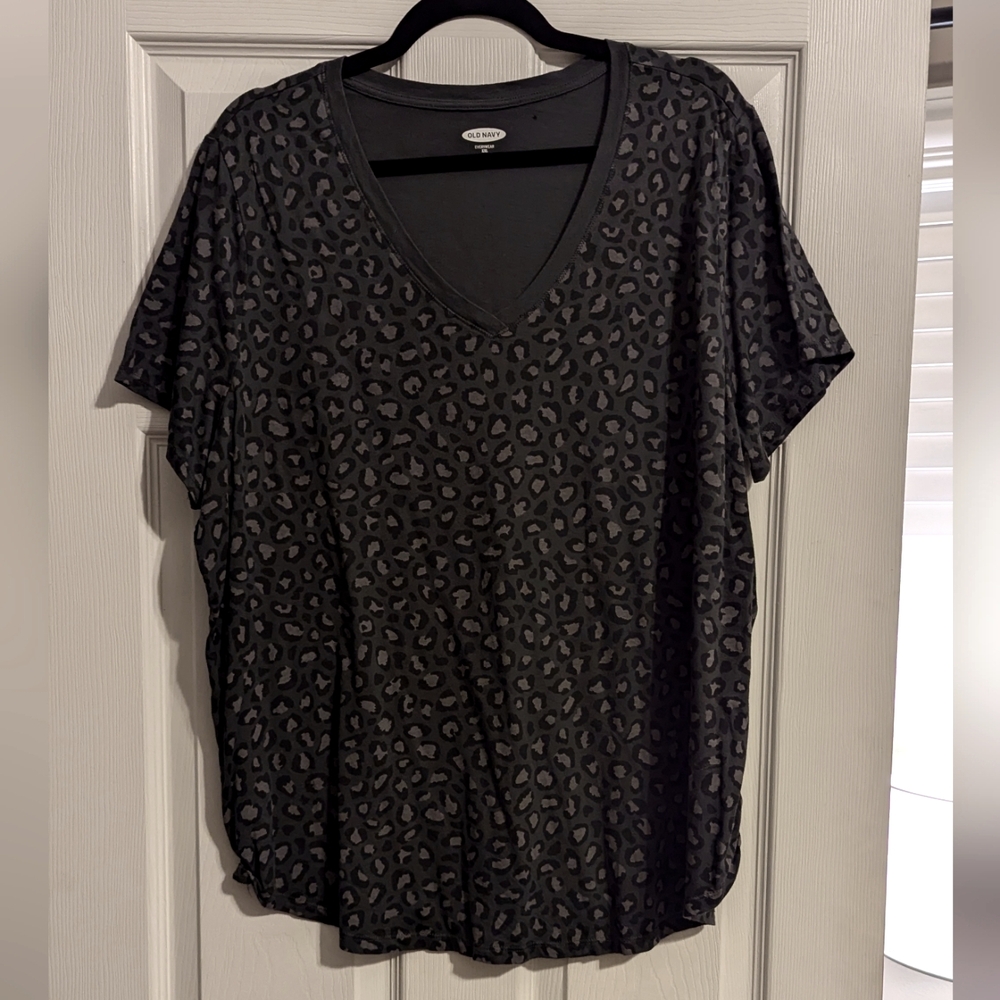 Old Navy Gray Leopard Print V Neck Tee Sz XXL Tall